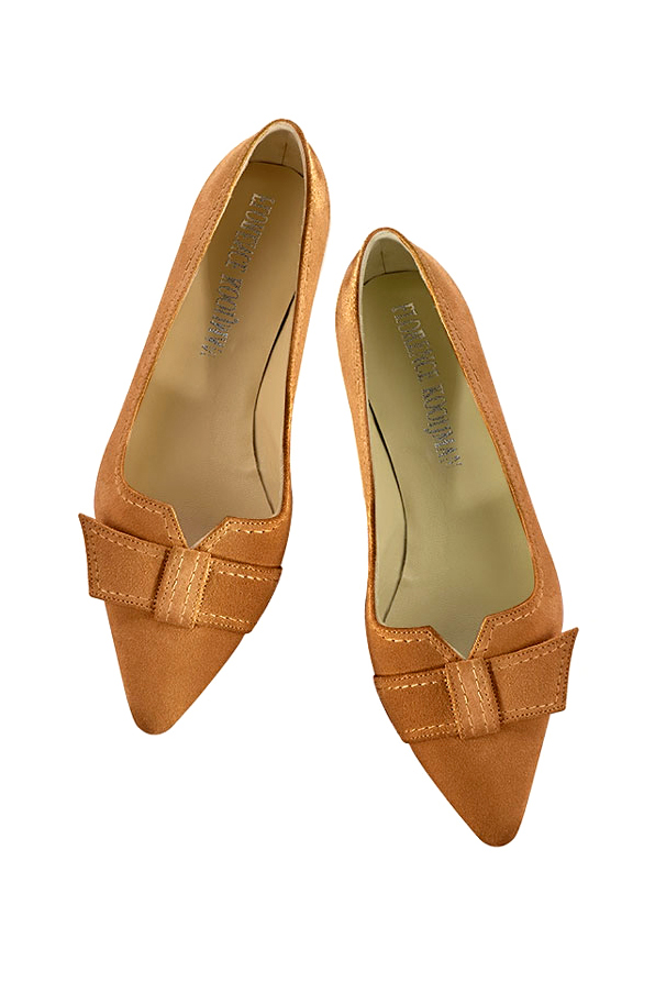 Camel beige women's dress pumps, with a knot on the front. Tapered toe. Low flare heels. Top view - Florence KOOIJMAN